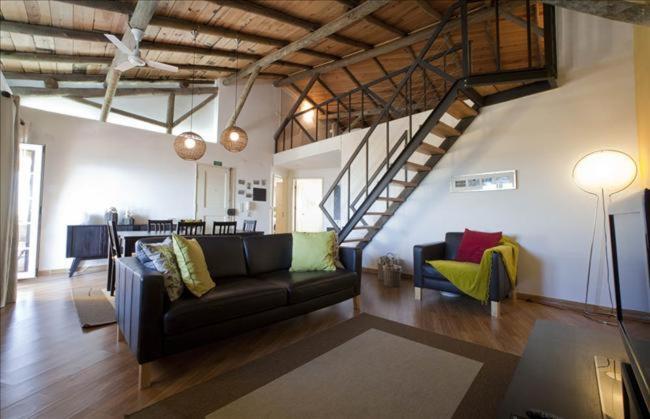 Flat With Terrace And River View - Se4 Apartment *