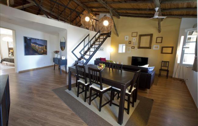 Flat With Terrace And River View - Se4 Apartment *